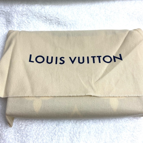 LV Blue Escale limited edition toiletry bag - Picture 6 of 15